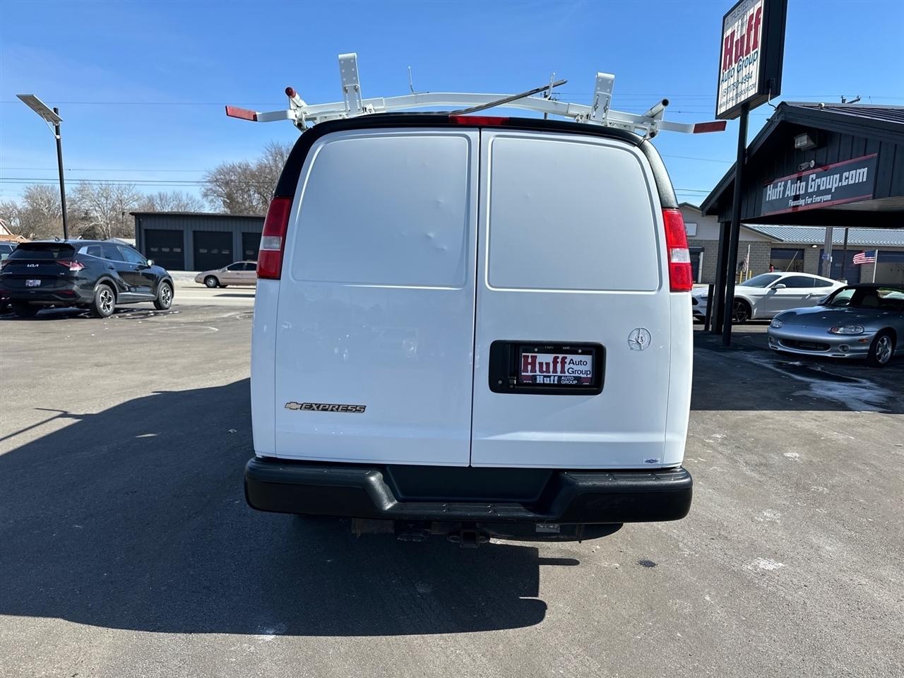 Chevrolet Express Cargo Van RWD 2500 135" 2020