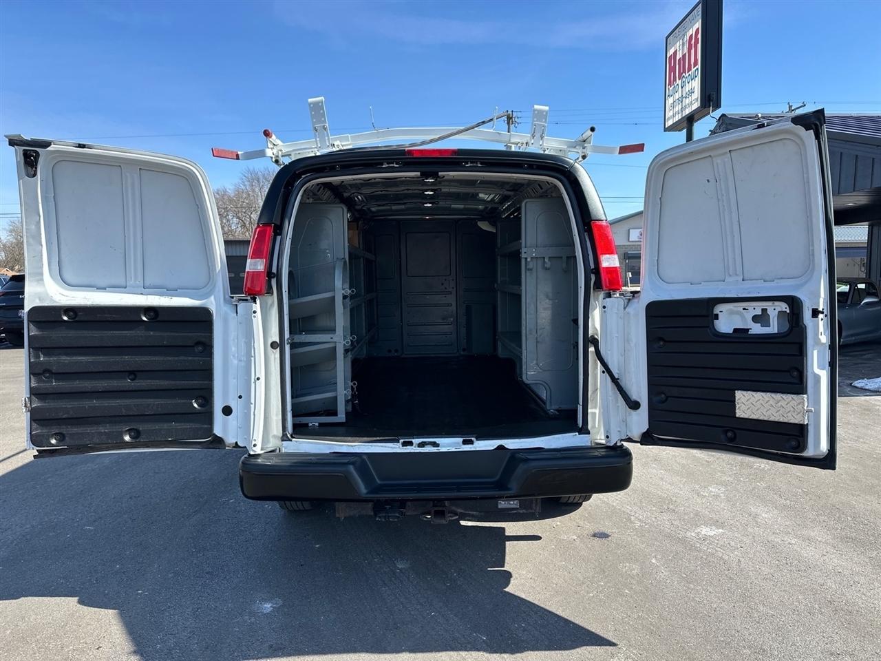 Chevrolet Express Cargo Van RWD 2500 135" 2020