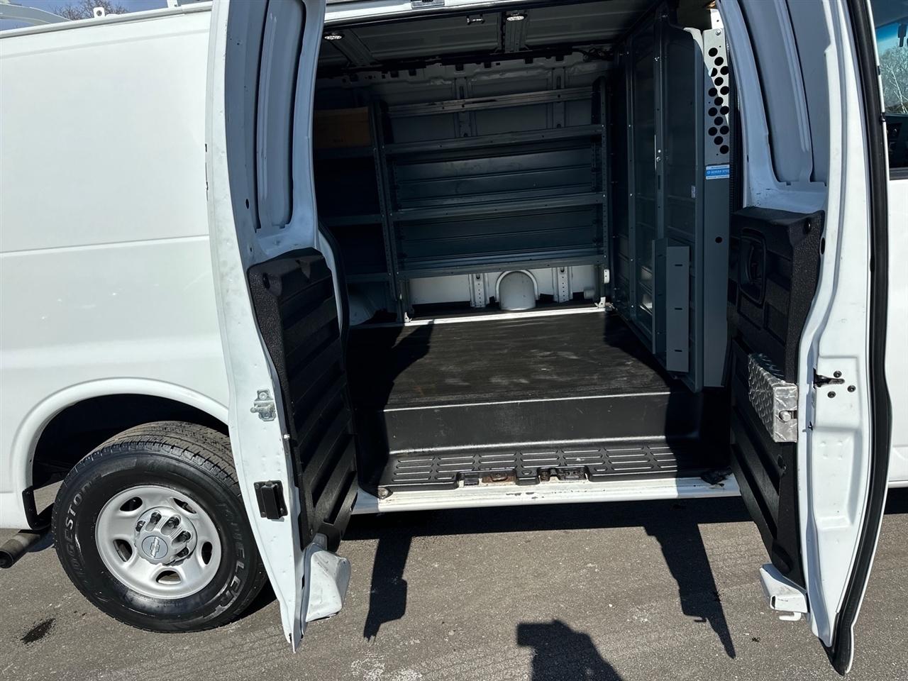 Chevrolet Express Cargo Van RWD 2500 135" 2020