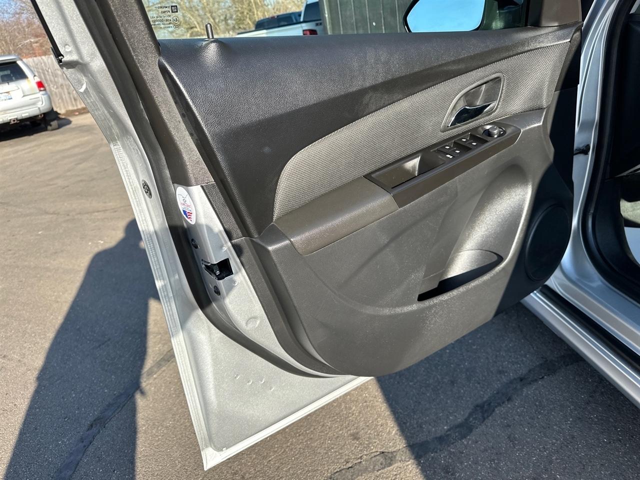 Chevrolet Cruze 4dr Sdn LTZ 2012