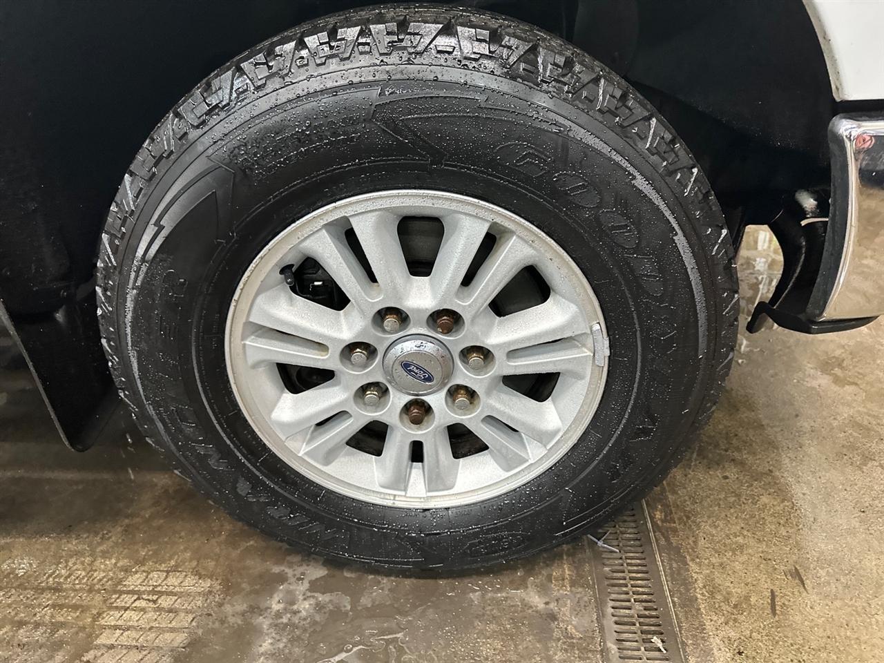 Ford F-150 4WD SuperCrew 157" XL w/HD Payload Pkg 2013