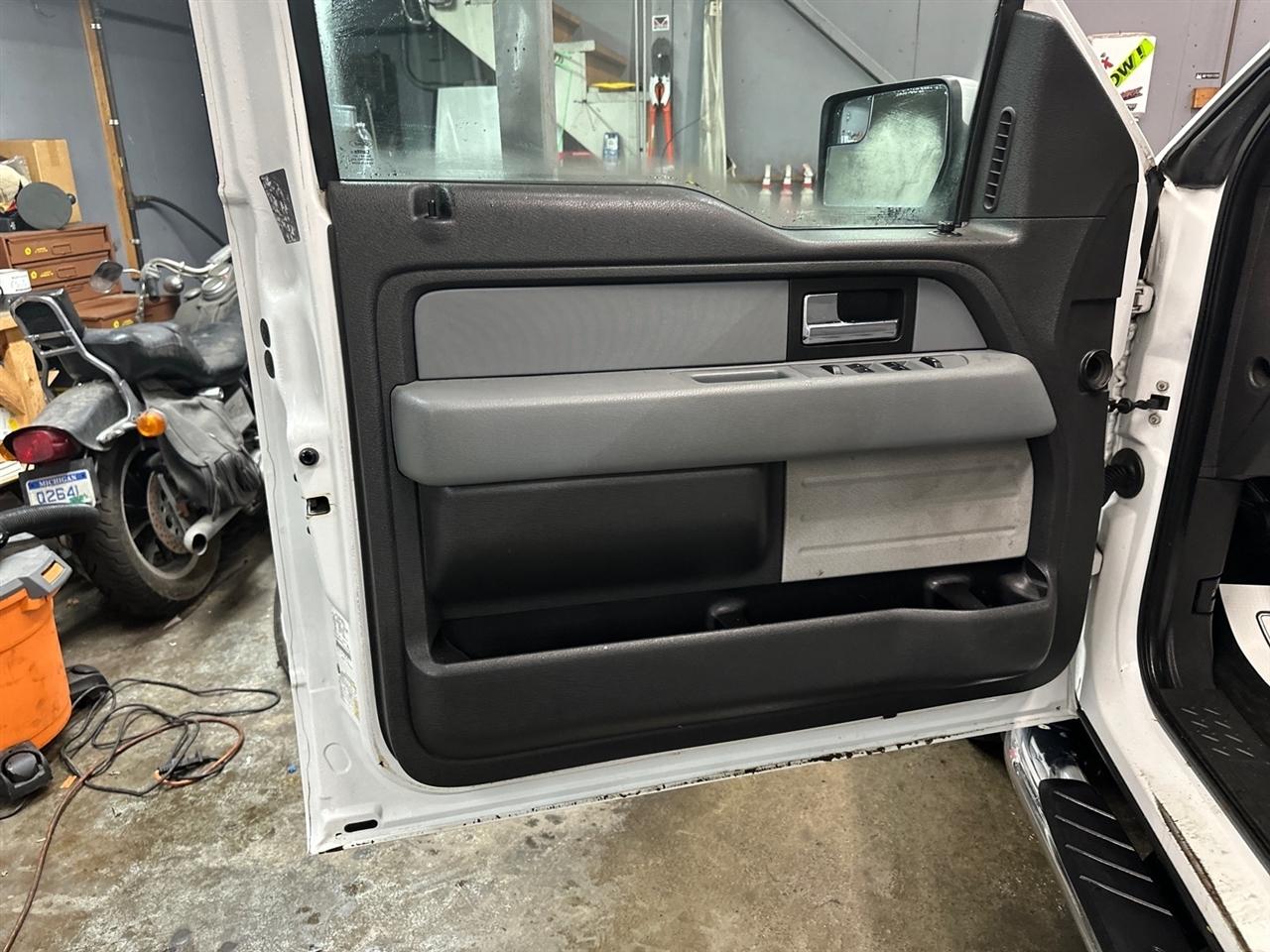 Ford F-150 4WD SuperCrew 157" XL w/HD Payload Pkg 2013