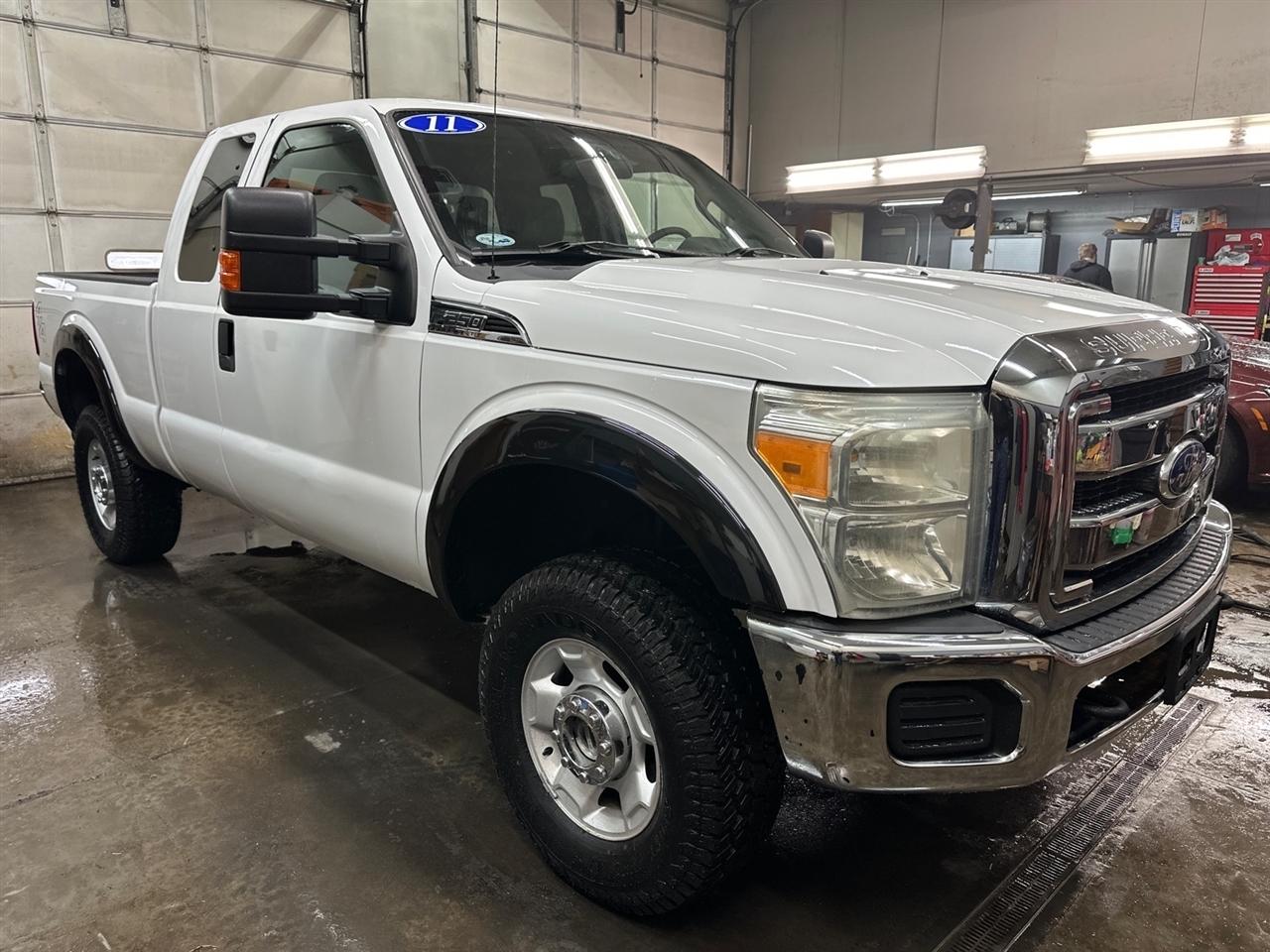 Ford Super Duty F-250 SRW 4WD SuperCab 142" Lariat 2011