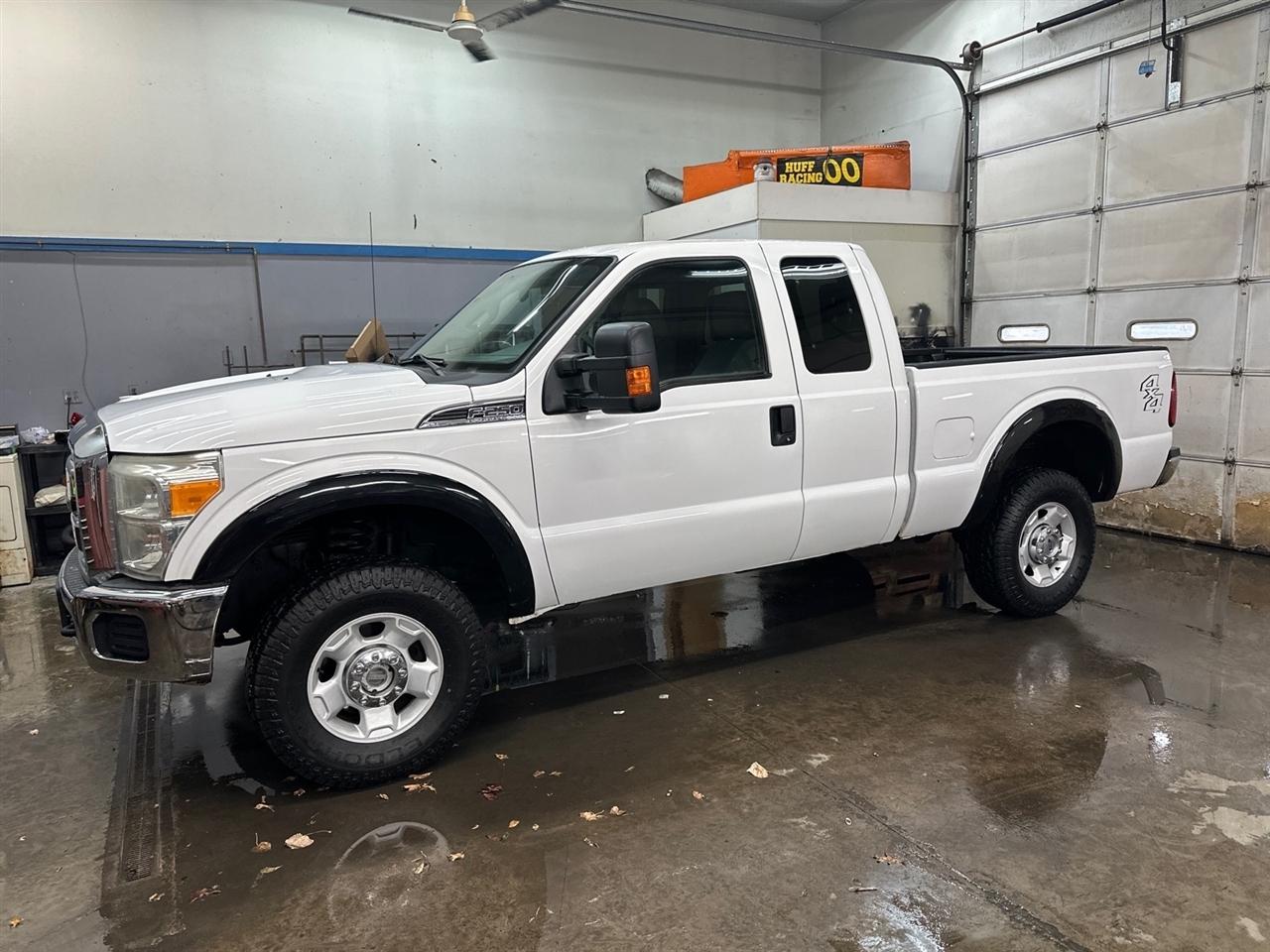 Ford Super Duty F-250 SRW 4WD SuperCab 142" Lariat 2011