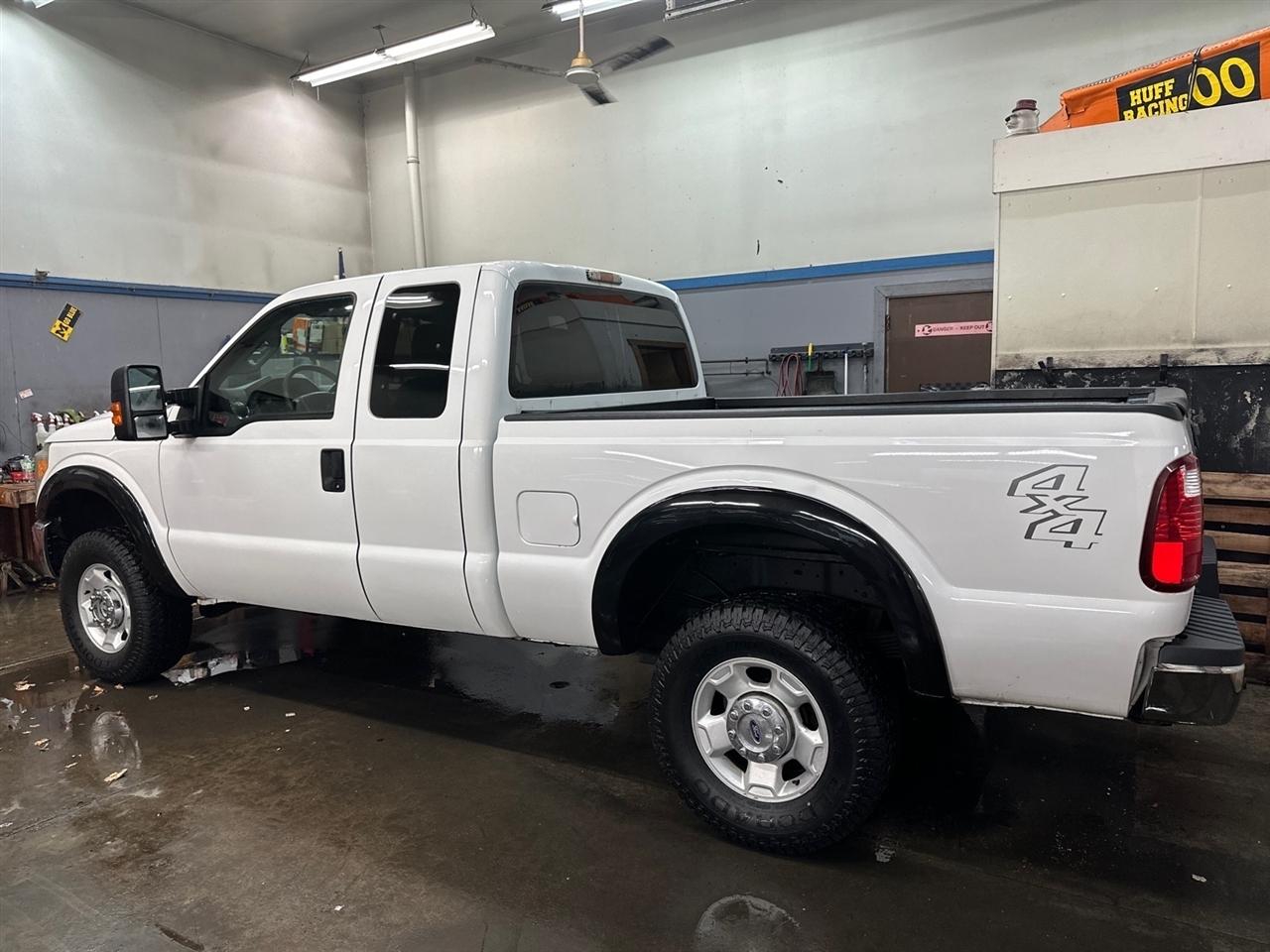 Ford Super Duty F-250 SRW 4WD SuperCab 142" Lariat 2011