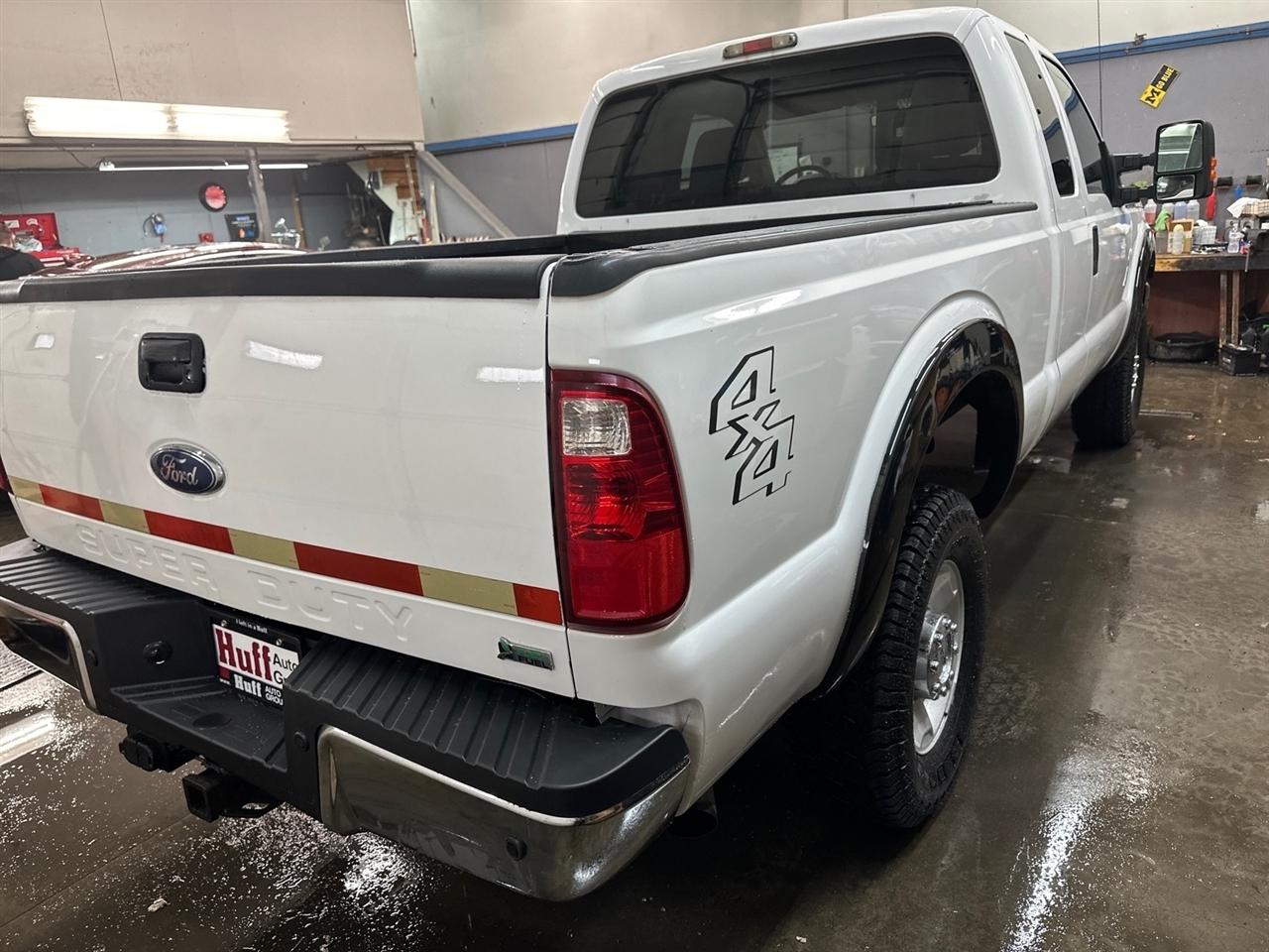 Ford Super Duty F-250 SRW 4WD SuperCab 142" Lariat 2011