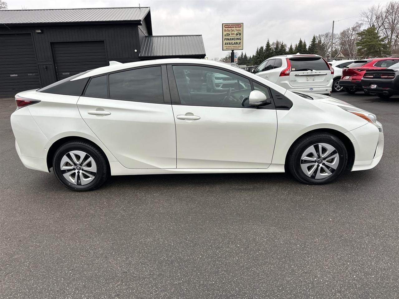 Toyota Prius Three Touring (Natl) 2017