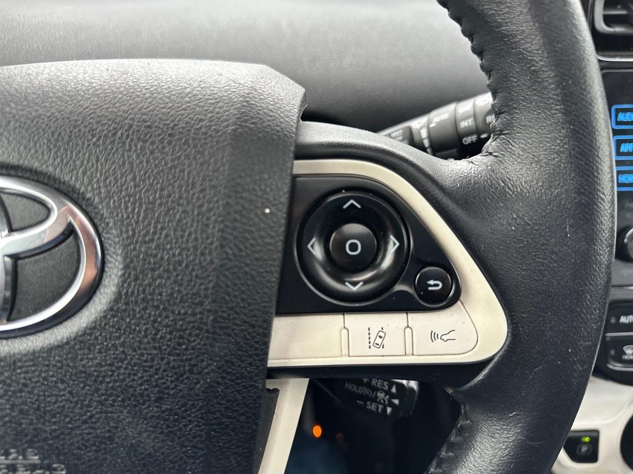 Toyota Prius Three Touring (Natl) 2017