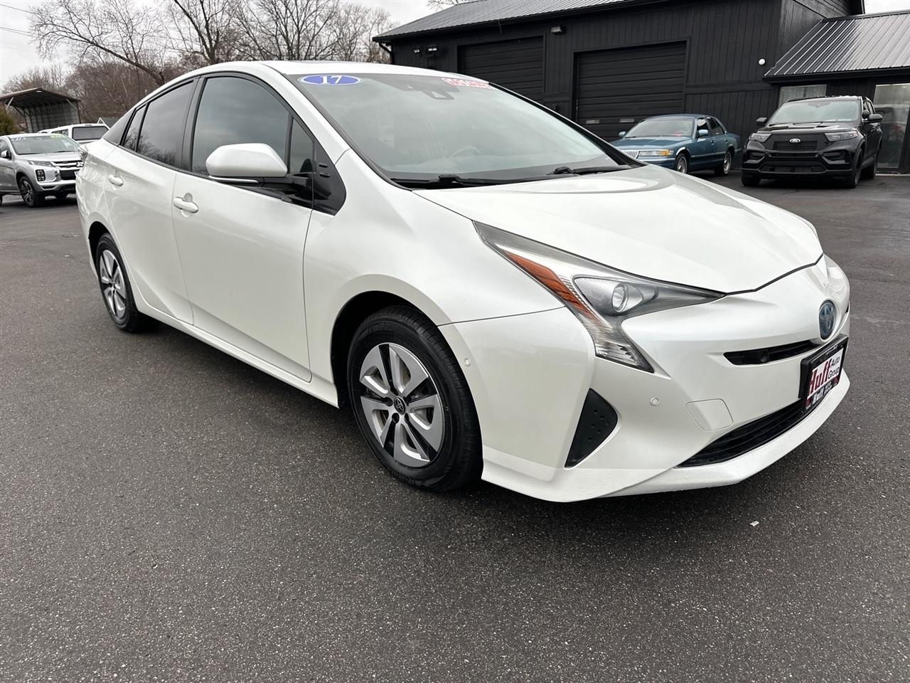 Toyota Prius Three Touring (Natl) 2017