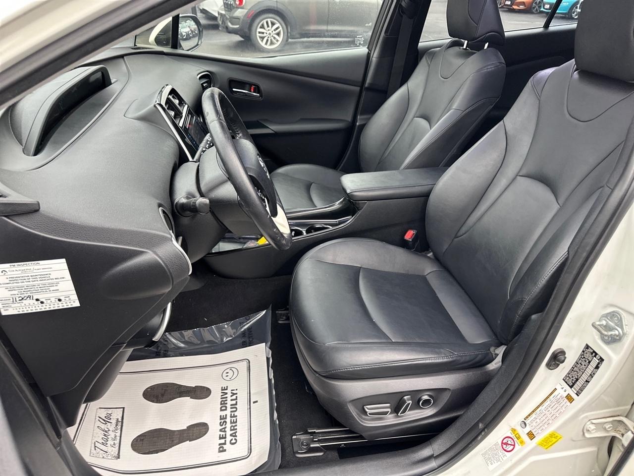 Toyota Prius Three Touring (Natl) 2017