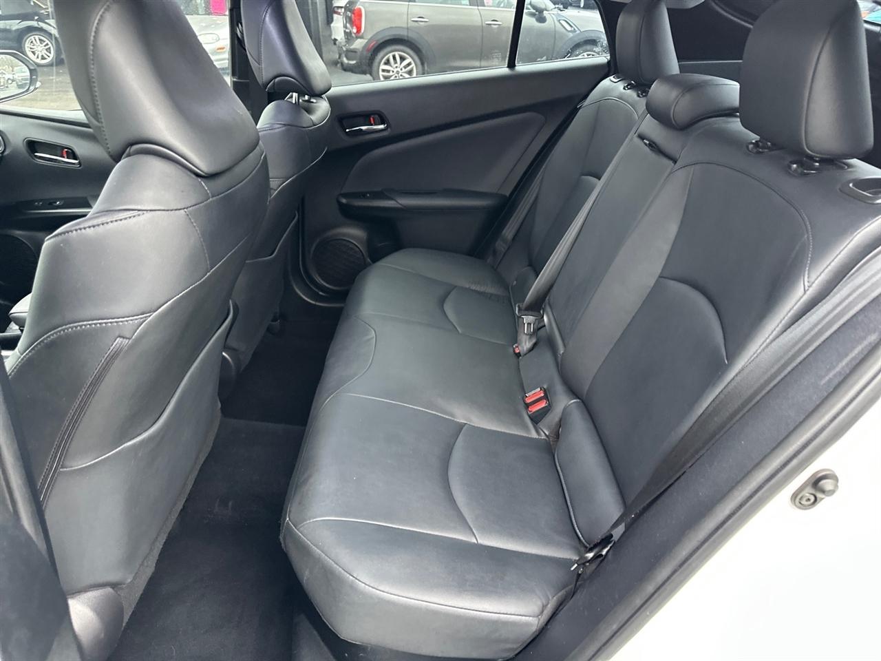 Toyota Prius Three Touring (Natl) 2017