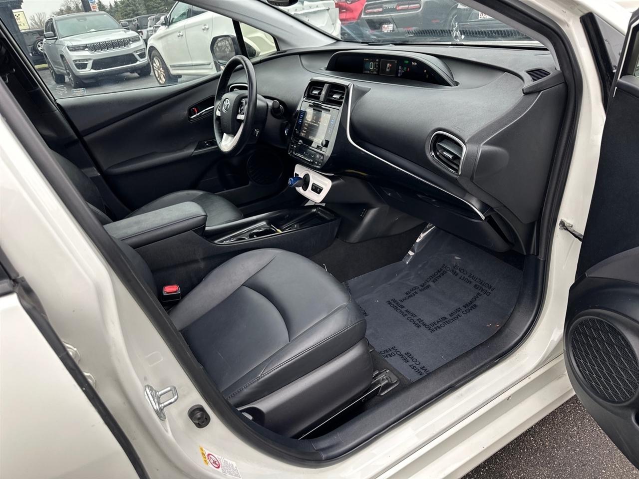 Toyota Prius Three Touring (Natl) 2017