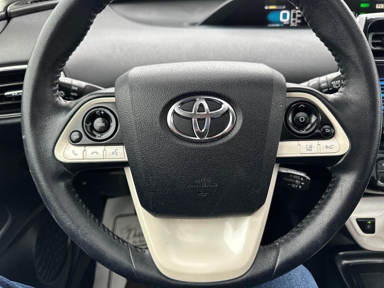 Toyota Prius Three Touring (Natl) 2017