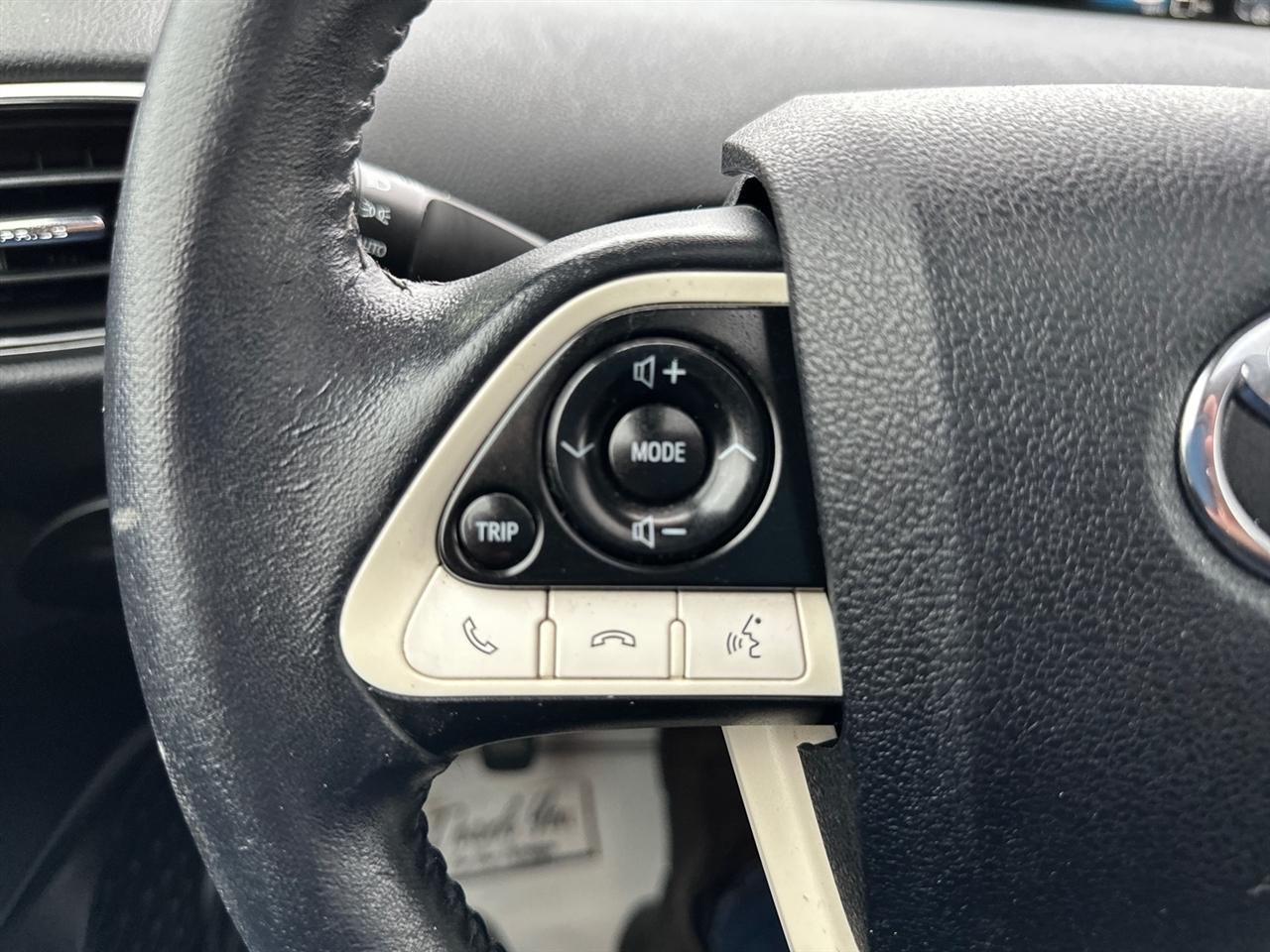 Toyota Prius Three Touring (Natl) 2017