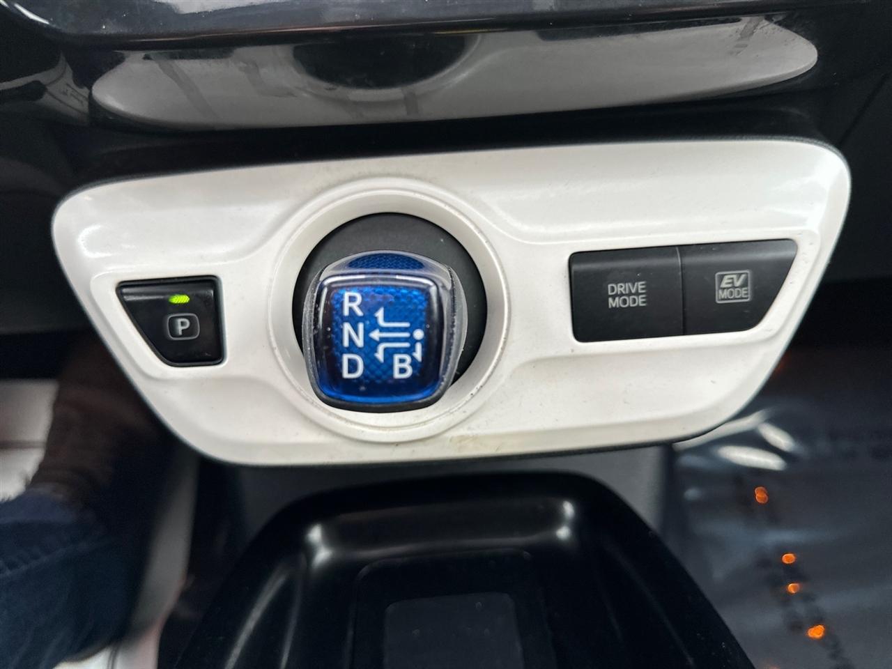 Toyota Prius Three Touring (Natl) 2017