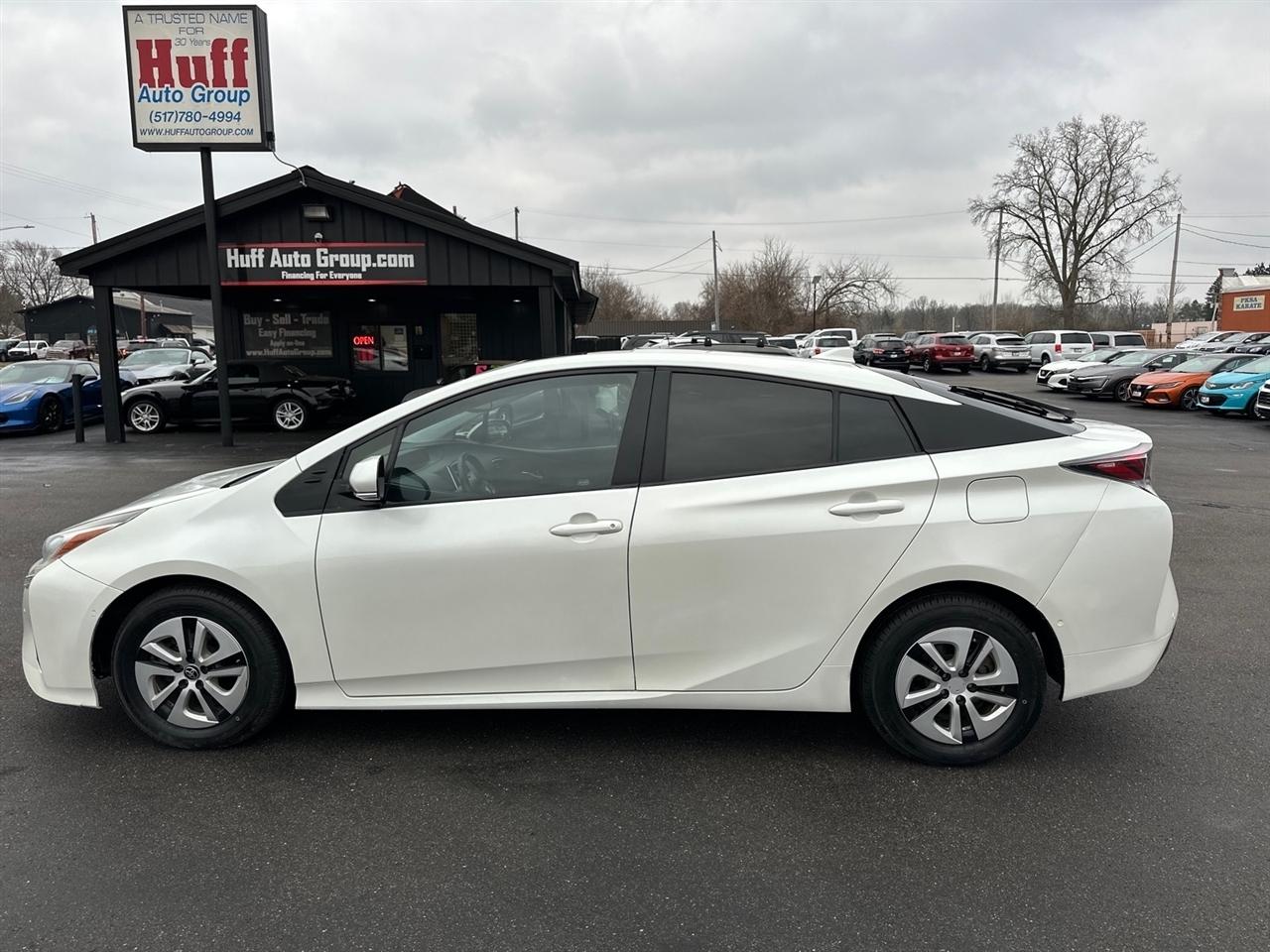 Toyota Prius Three Touring (Natl) 2017