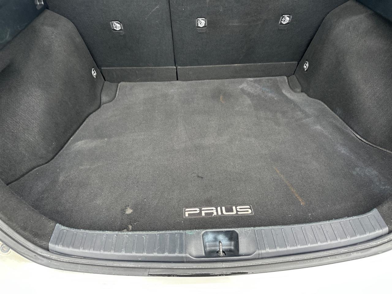 Toyota Prius Three Touring (Natl) 2017