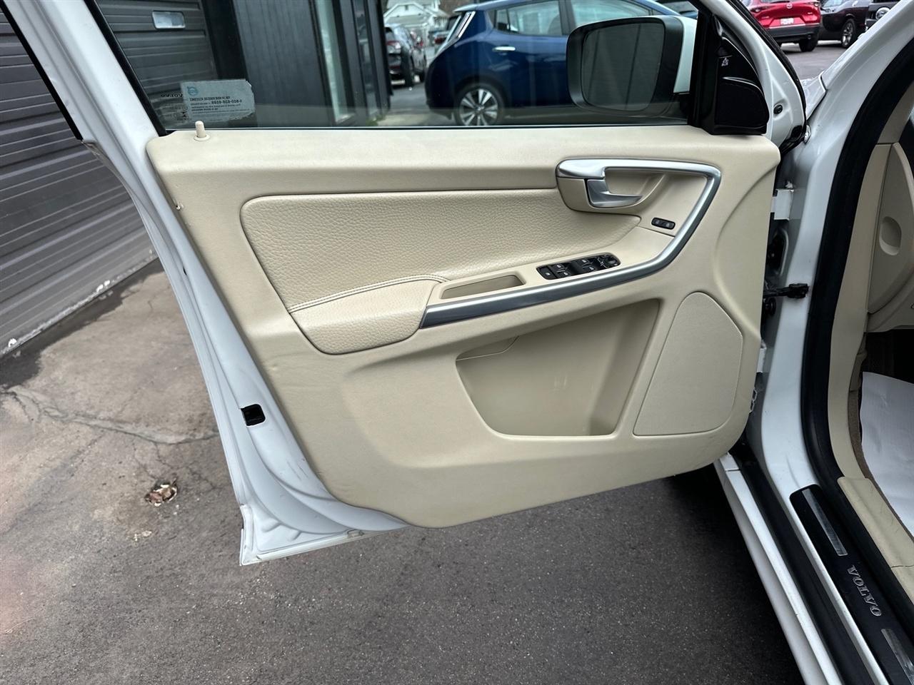 Volvo XC60 AWD 4dr 3.2L 2014