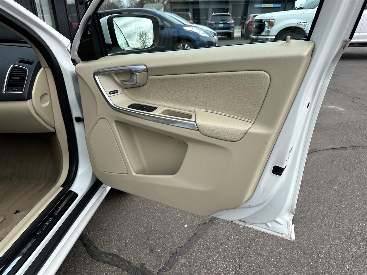 Volvo XC60 AWD 4dr 3.2L 2014