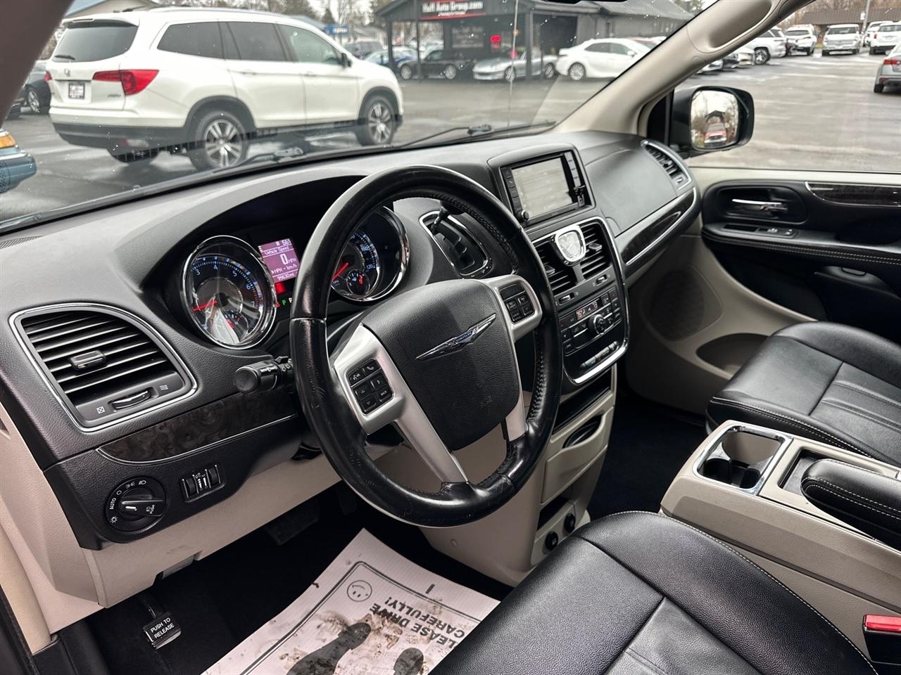 Chrysler Town & Country 4dr Wgn Touring 2016