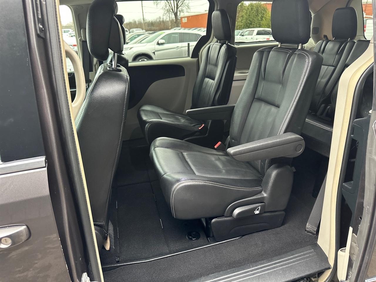 Chrysler Town & Country 4dr Wgn Touring 2016