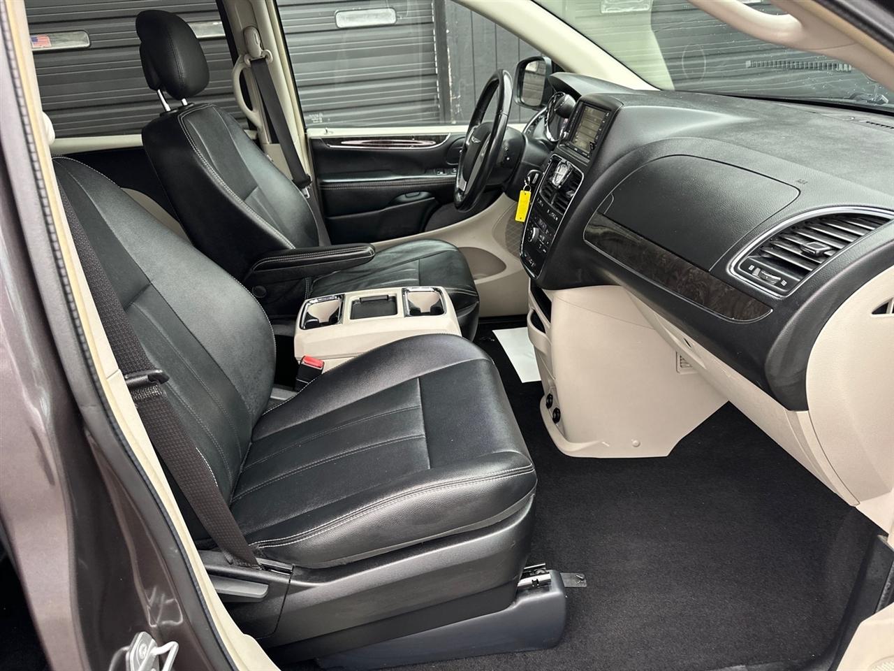 Chrysler Town & Country 4dr Wgn Touring 2016