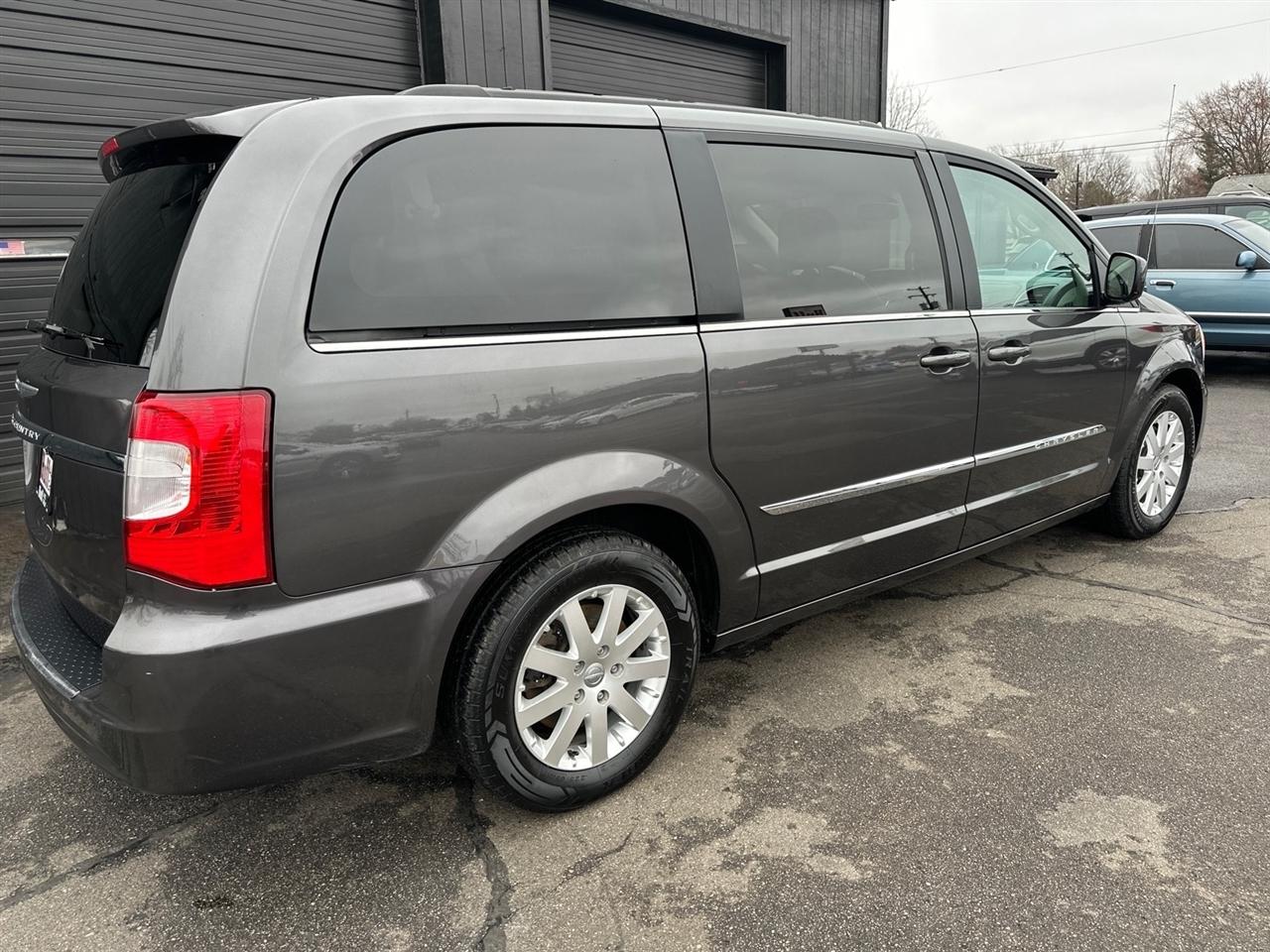 Chrysler Town & Country 4dr Wgn Touring 2016