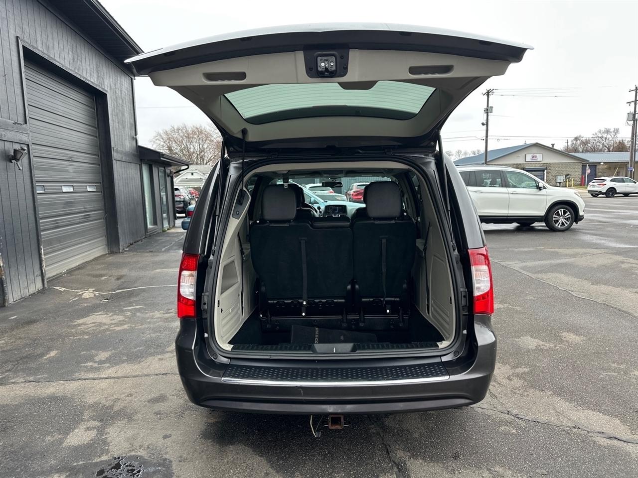 Chrysler Town & Country 4dr Wgn Touring 2016