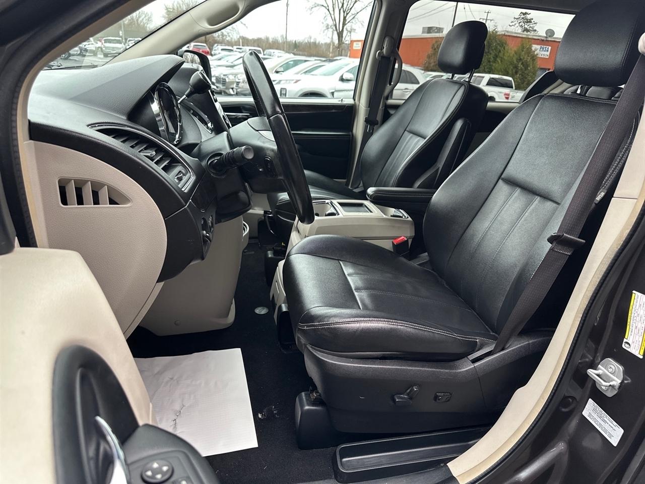 Chrysler Town & Country 4dr Wgn Touring 2016