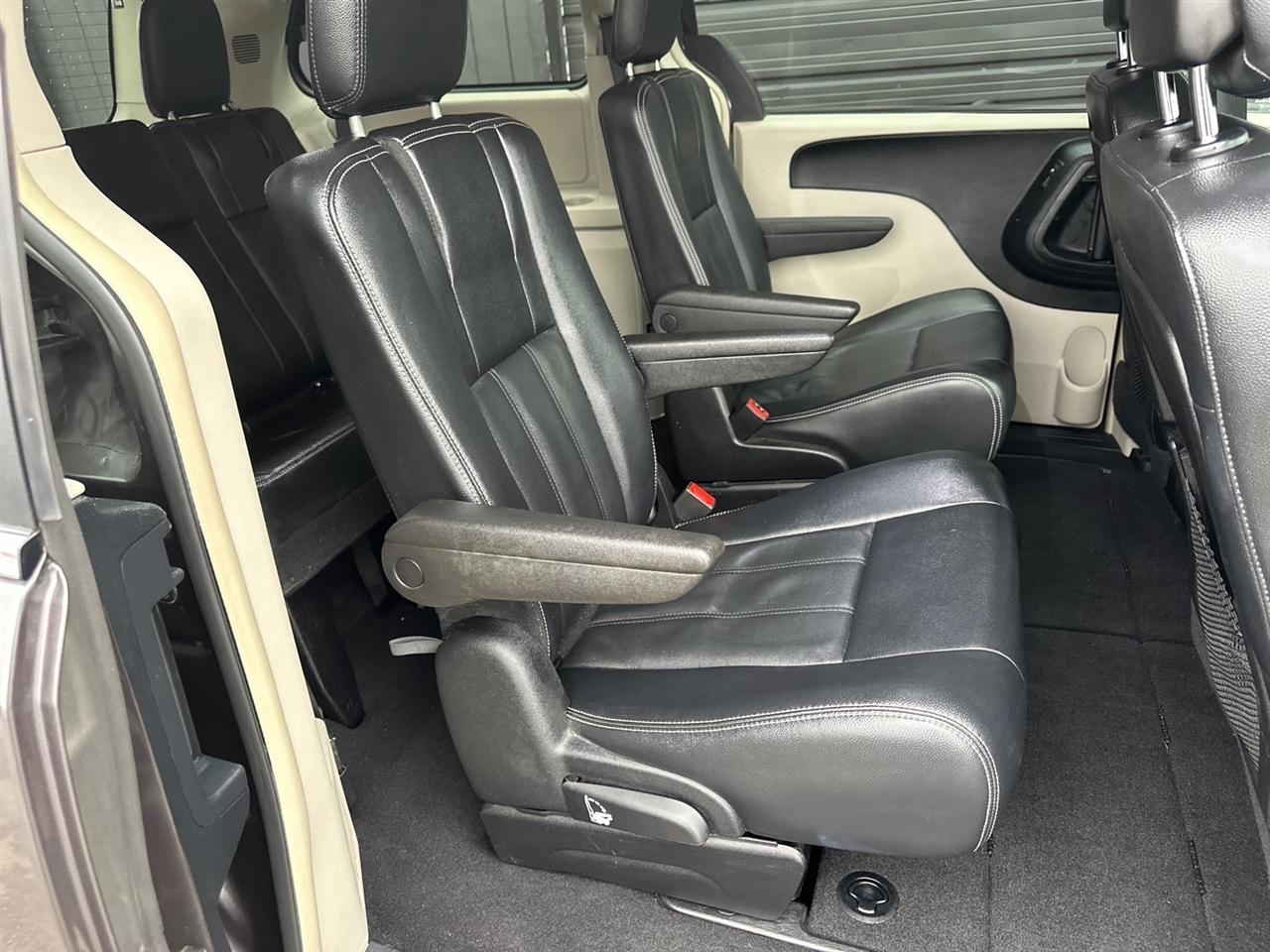 Chrysler Town & Country 4dr Wgn Touring 2016