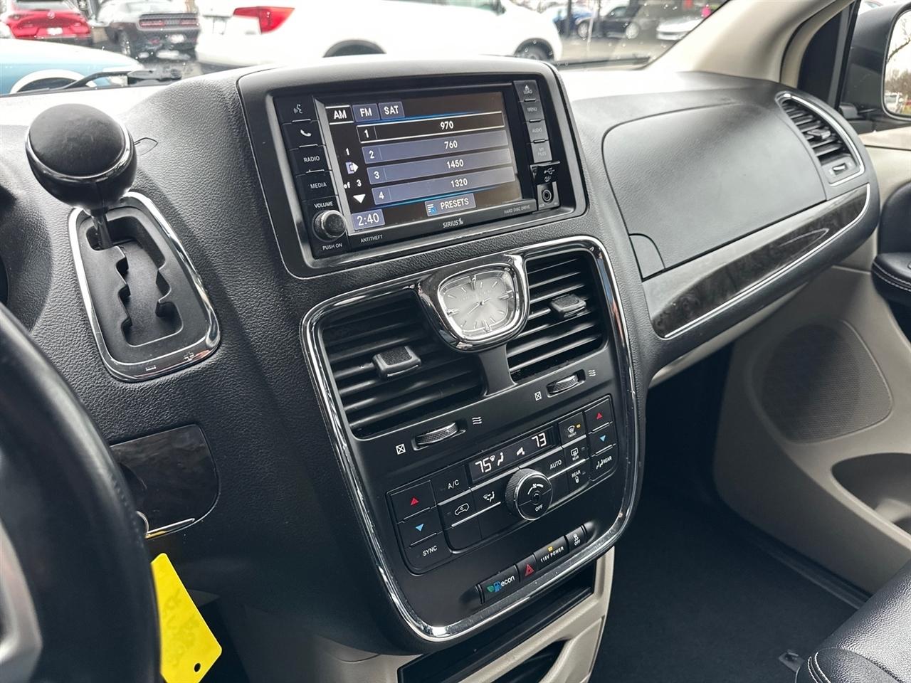 Chrysler Town & Country 4dr Wgn Touring 2016