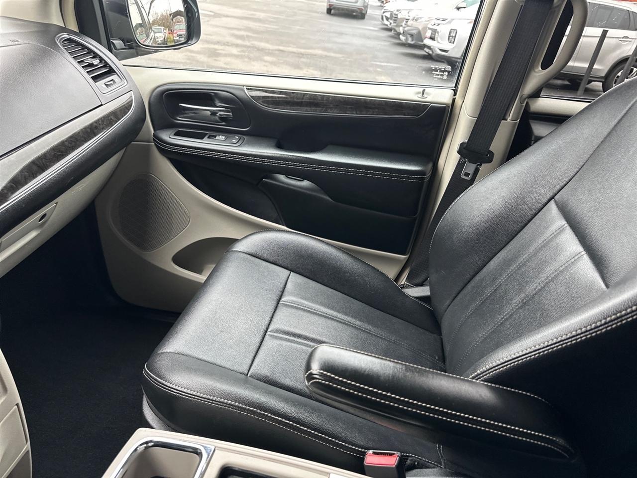 Chrysler Town & Country 4dr Wgn Touring 2016