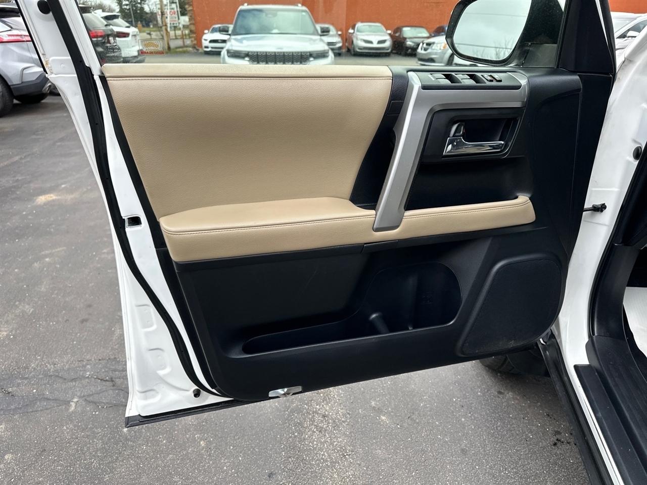 Toyota 4Runner 4WD 4dr V6 Trail Premium (Natl) 2016