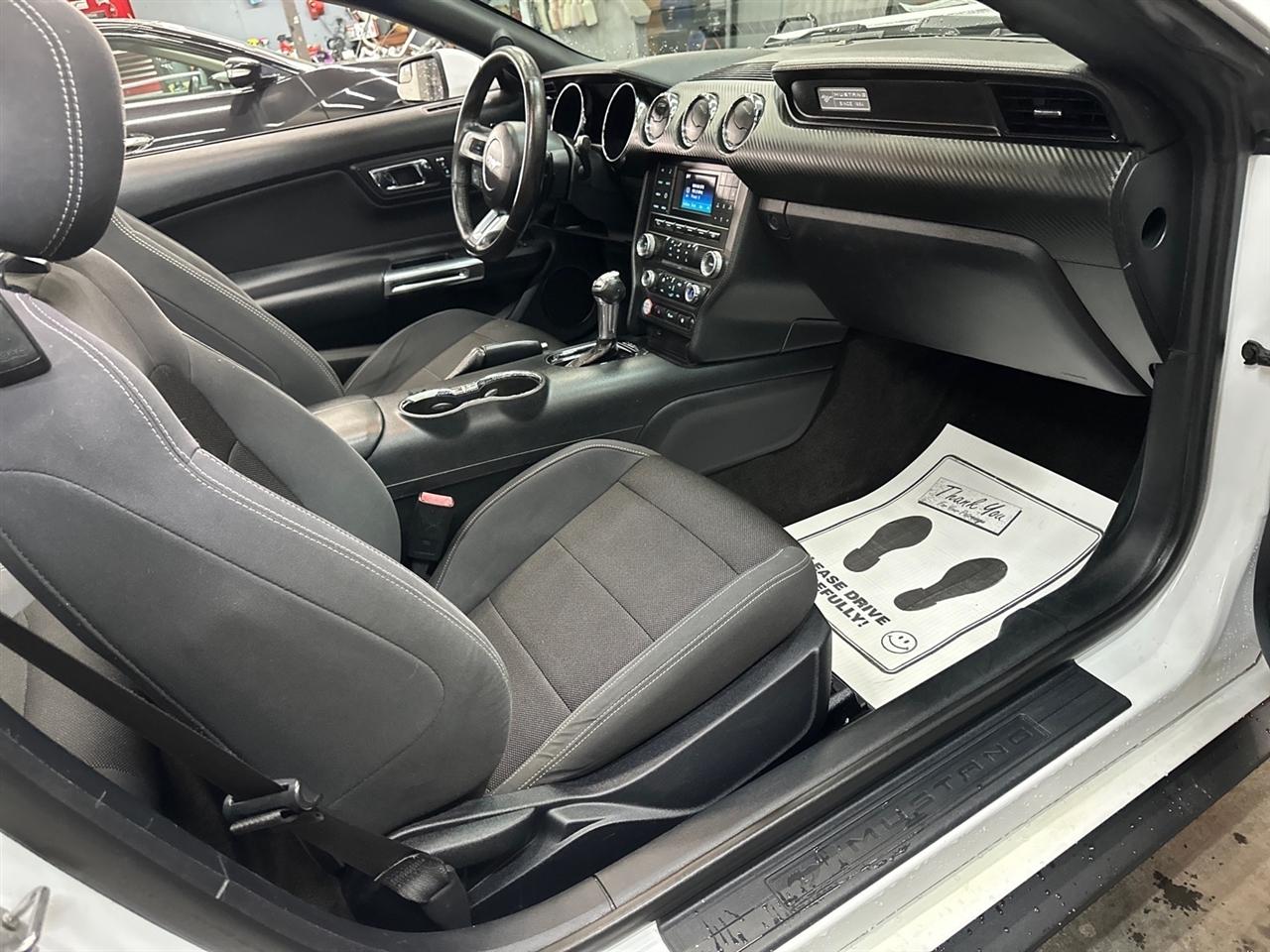 Ford Mustang 2dr Conv V6 2015