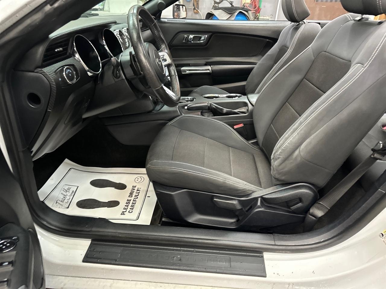 Ford Mustang 2dr Conv V6 2015