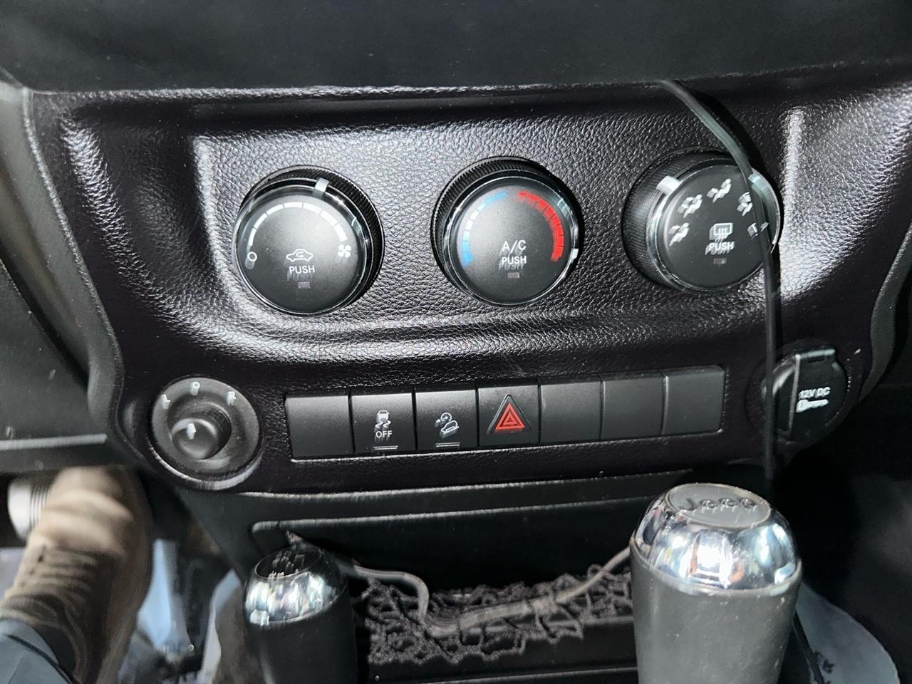 Jeep Wrangler Unlimited 4WD 4dr Sport 2015