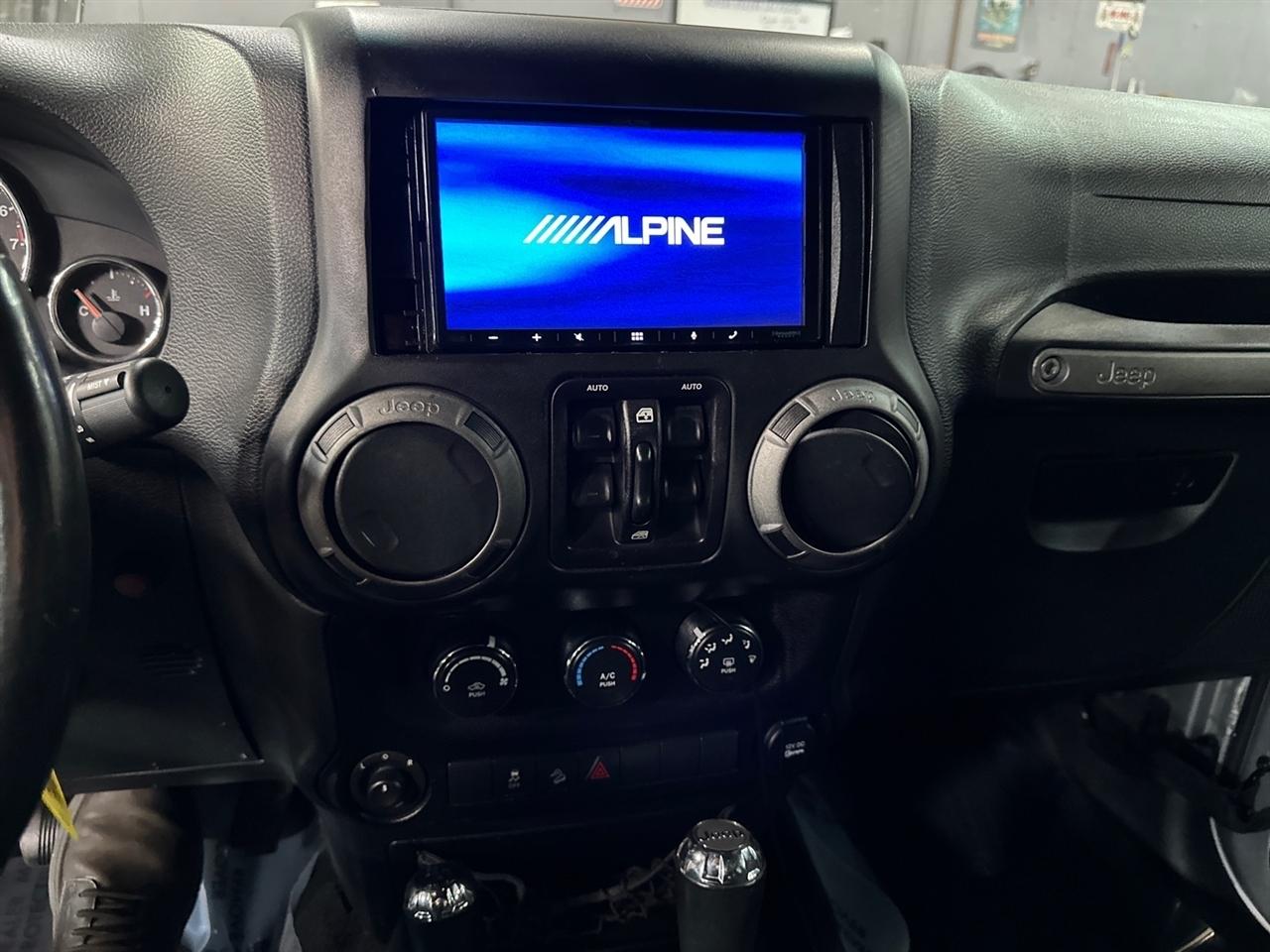 Jeep Wrangler Unlimited 4WD 4dr Sport 2015