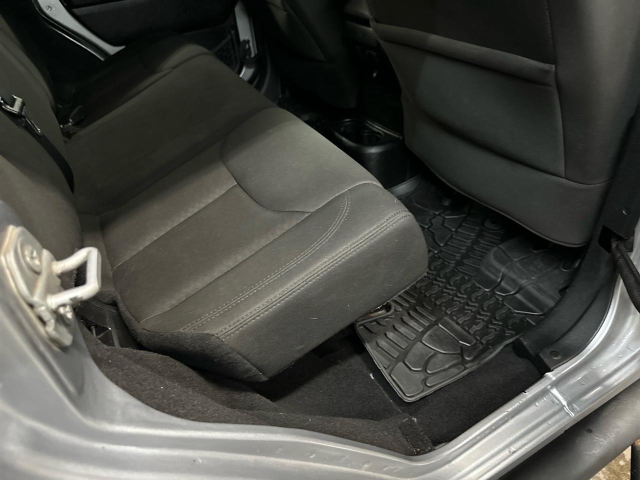 Jeep Wrangler Unlimited 4WD 4dr Sport 2015