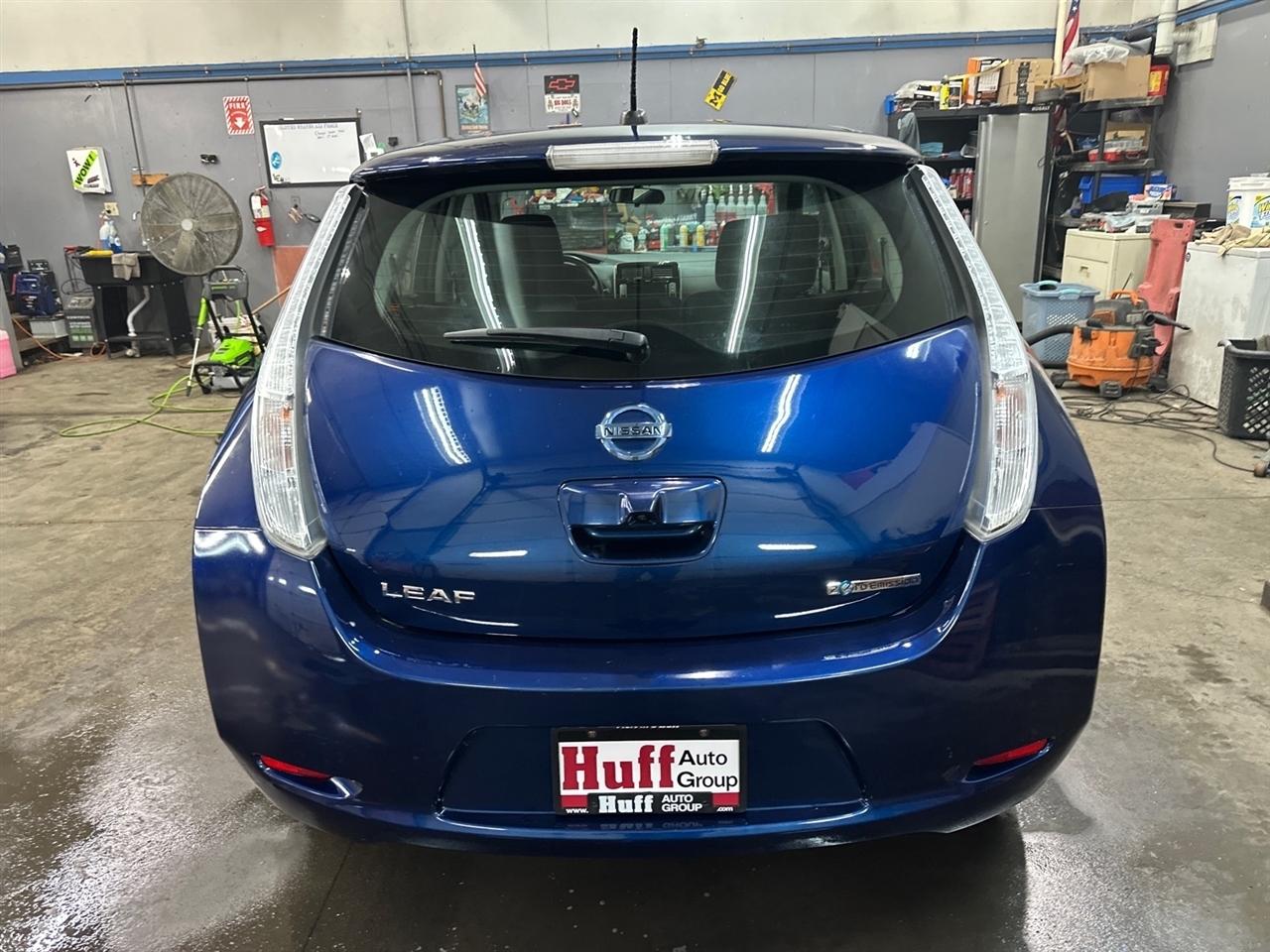 Nissan Leaf SV Hatchback 2017