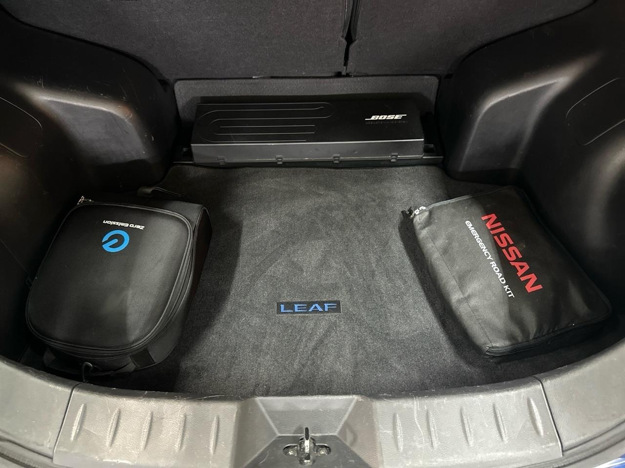 Nissan Leaf SV Hatchback 2017