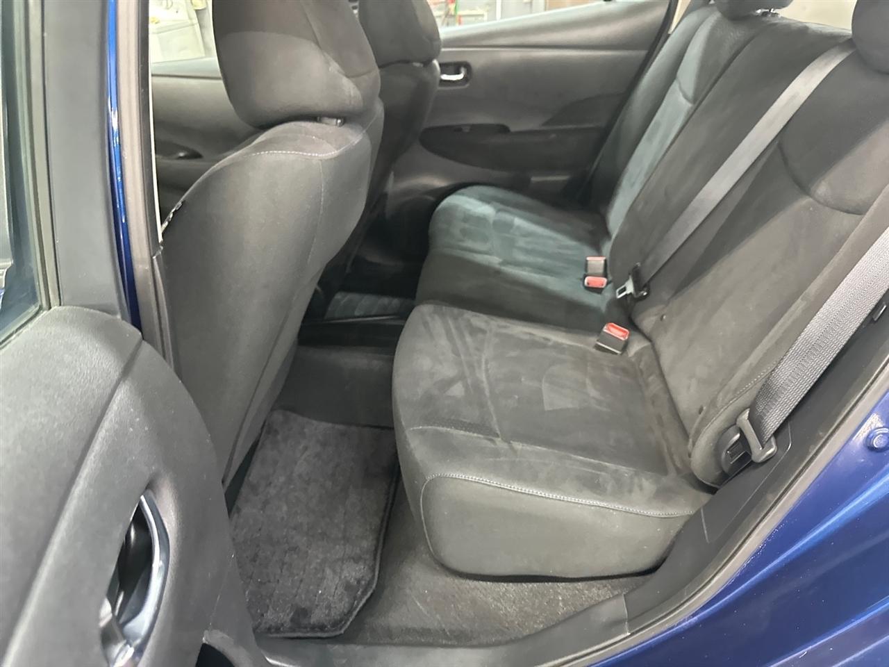 Nissan Leaf SV Hatchback 2017