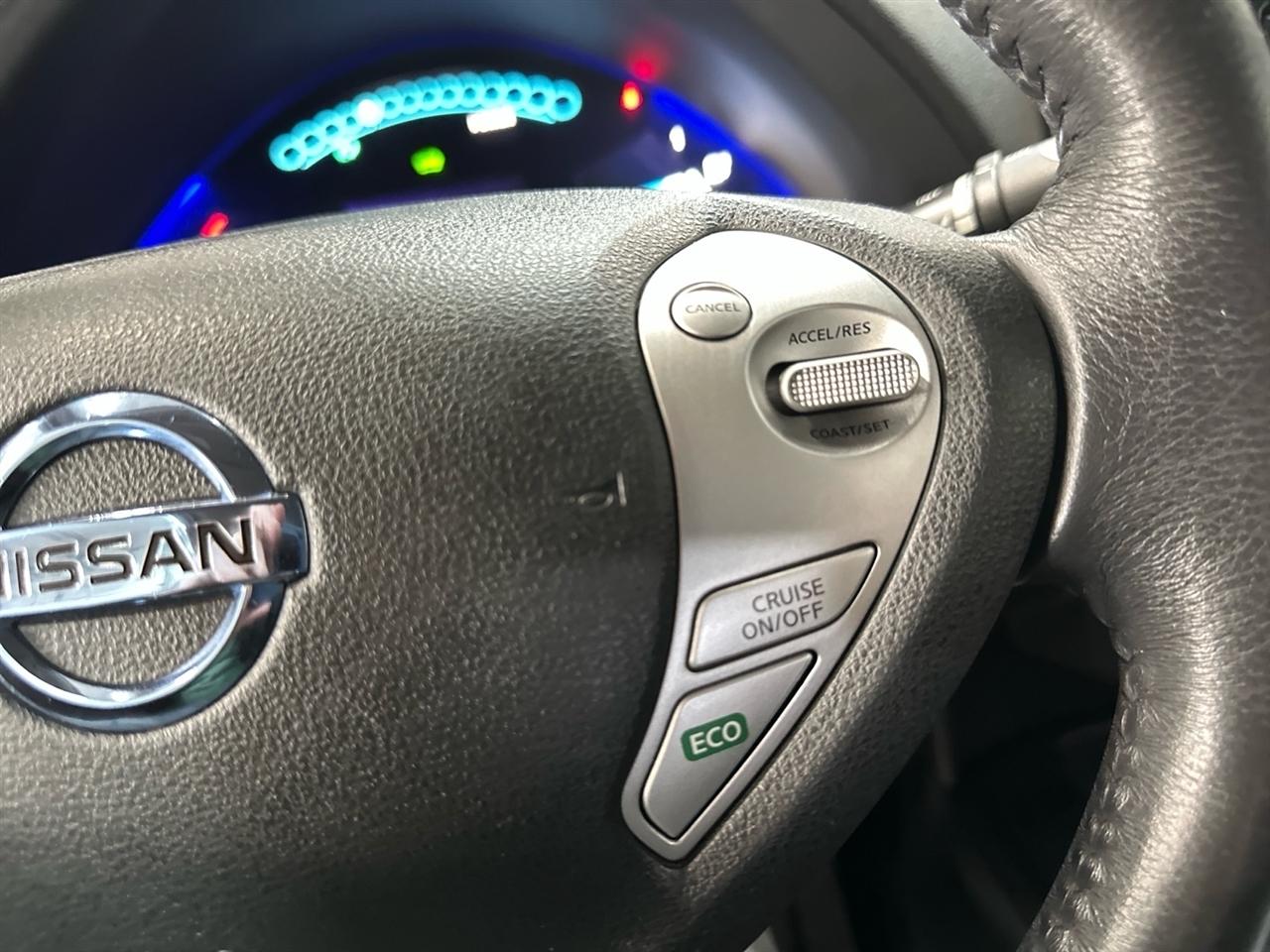 Nissan Leaf SV Hatchback 2017