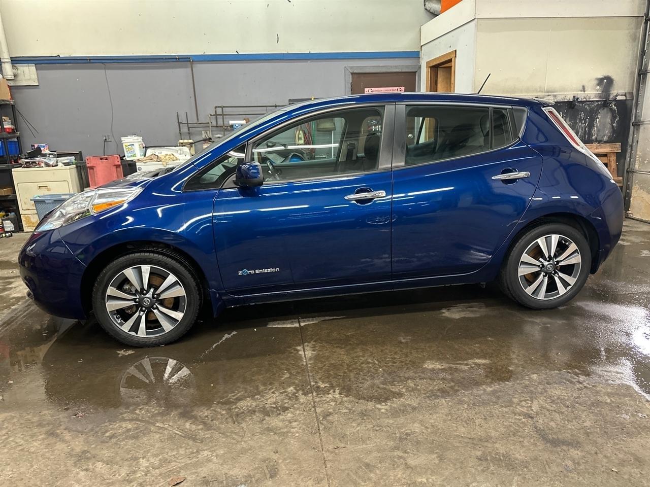 Nissan Leaf SV Hatchback 2017