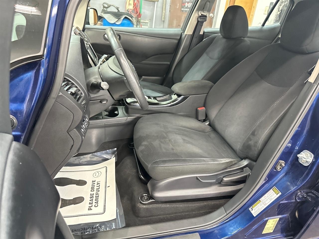 Nissan Leaf SV Hatchback 2017