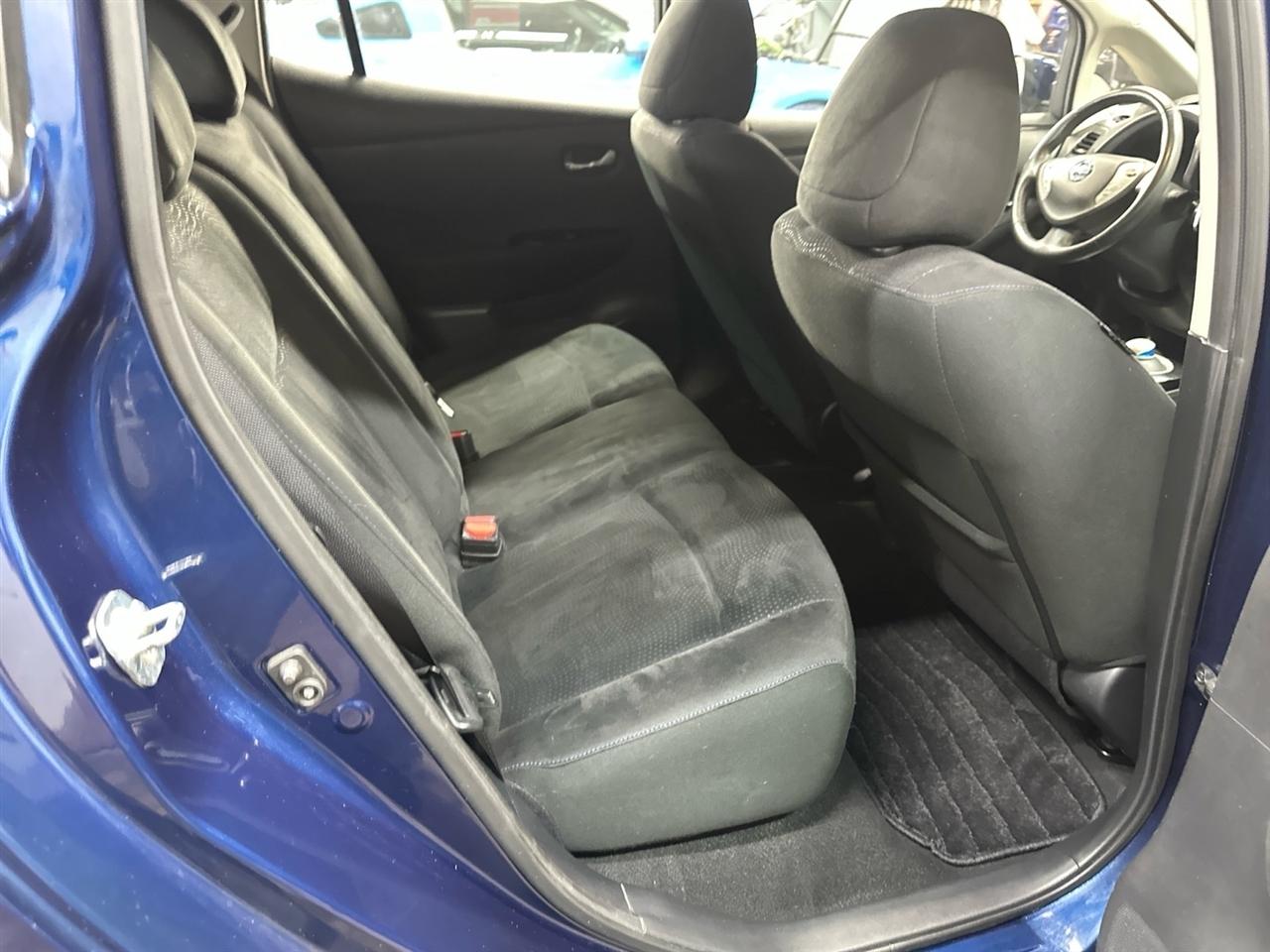 Nissan Leaf SV Hatchback 2017