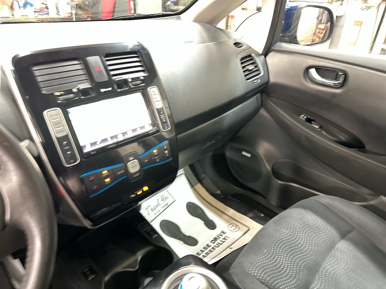 Nissan Leaf SV Hatchback 2017