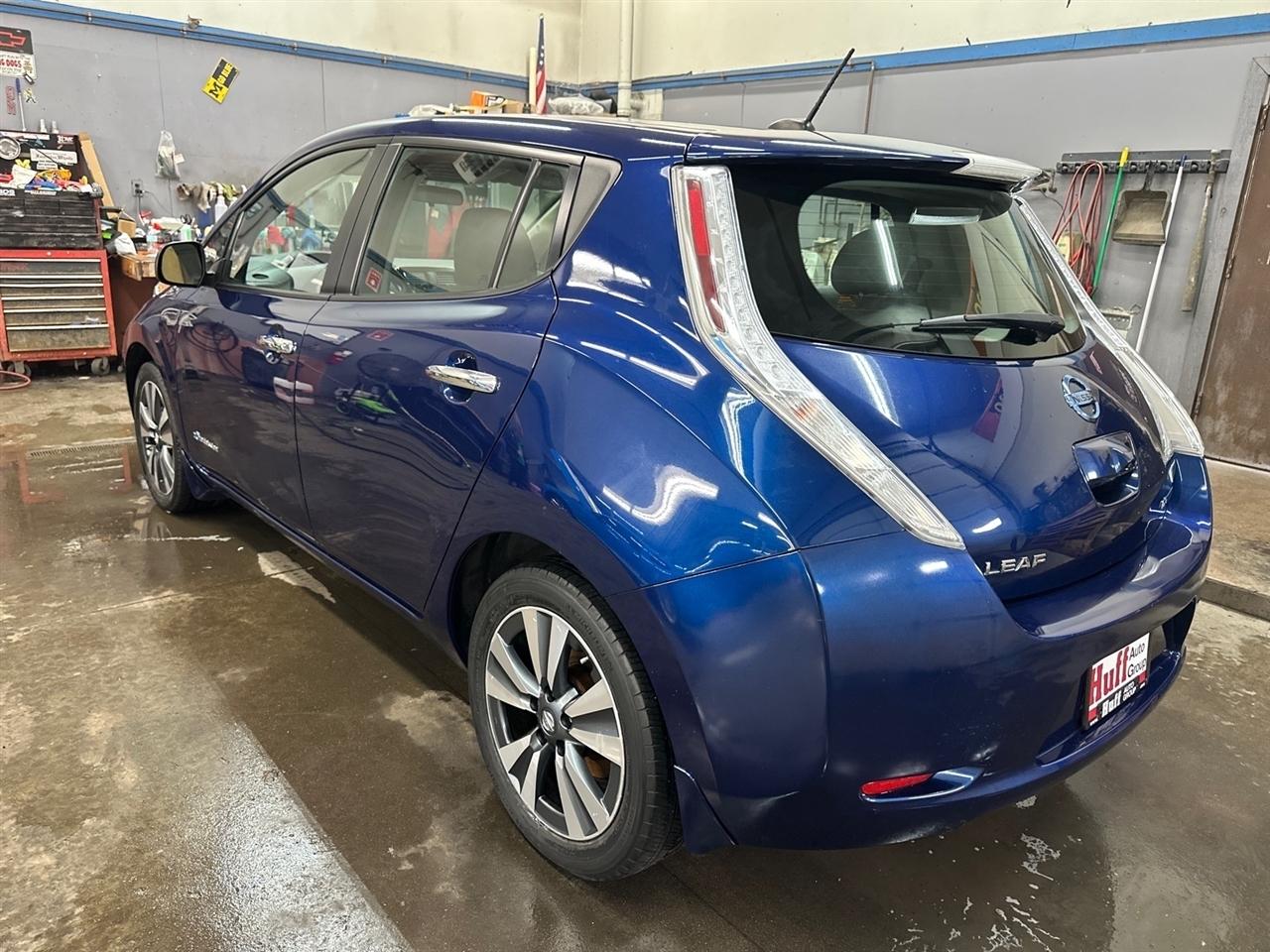 Nissan Leaf SV Hatchback 2017