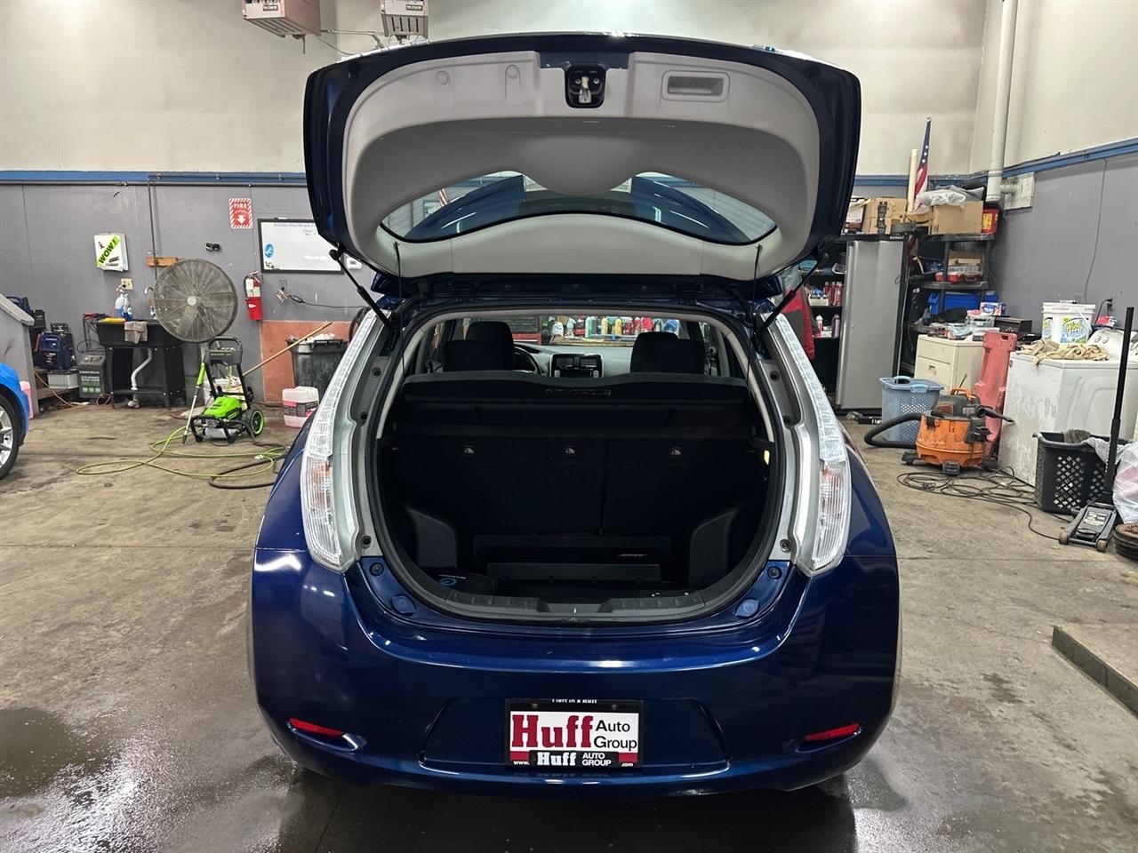 Nissan Leaf SV Hatchback 2017