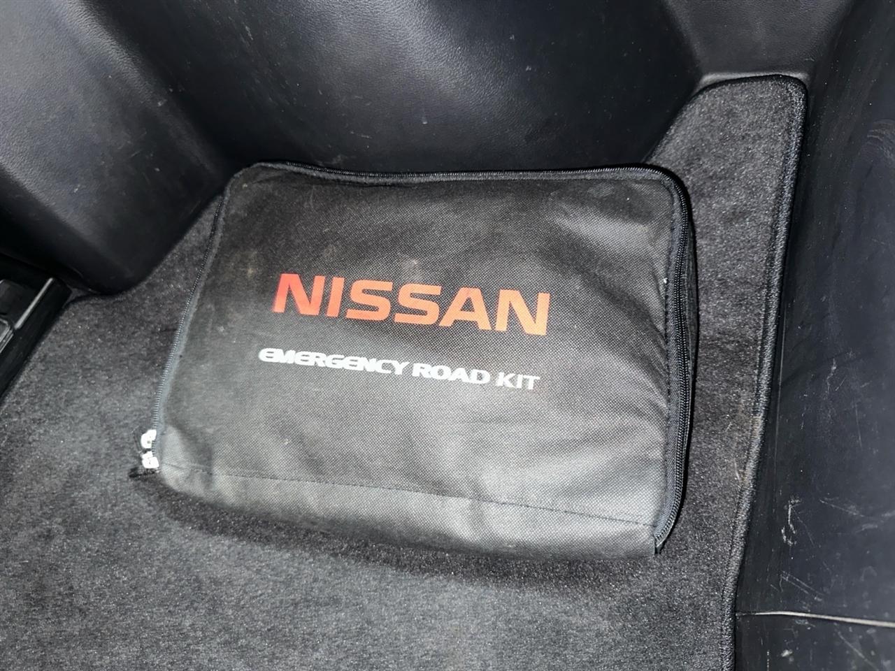 Nissan Leaf SV Hatchback 2017