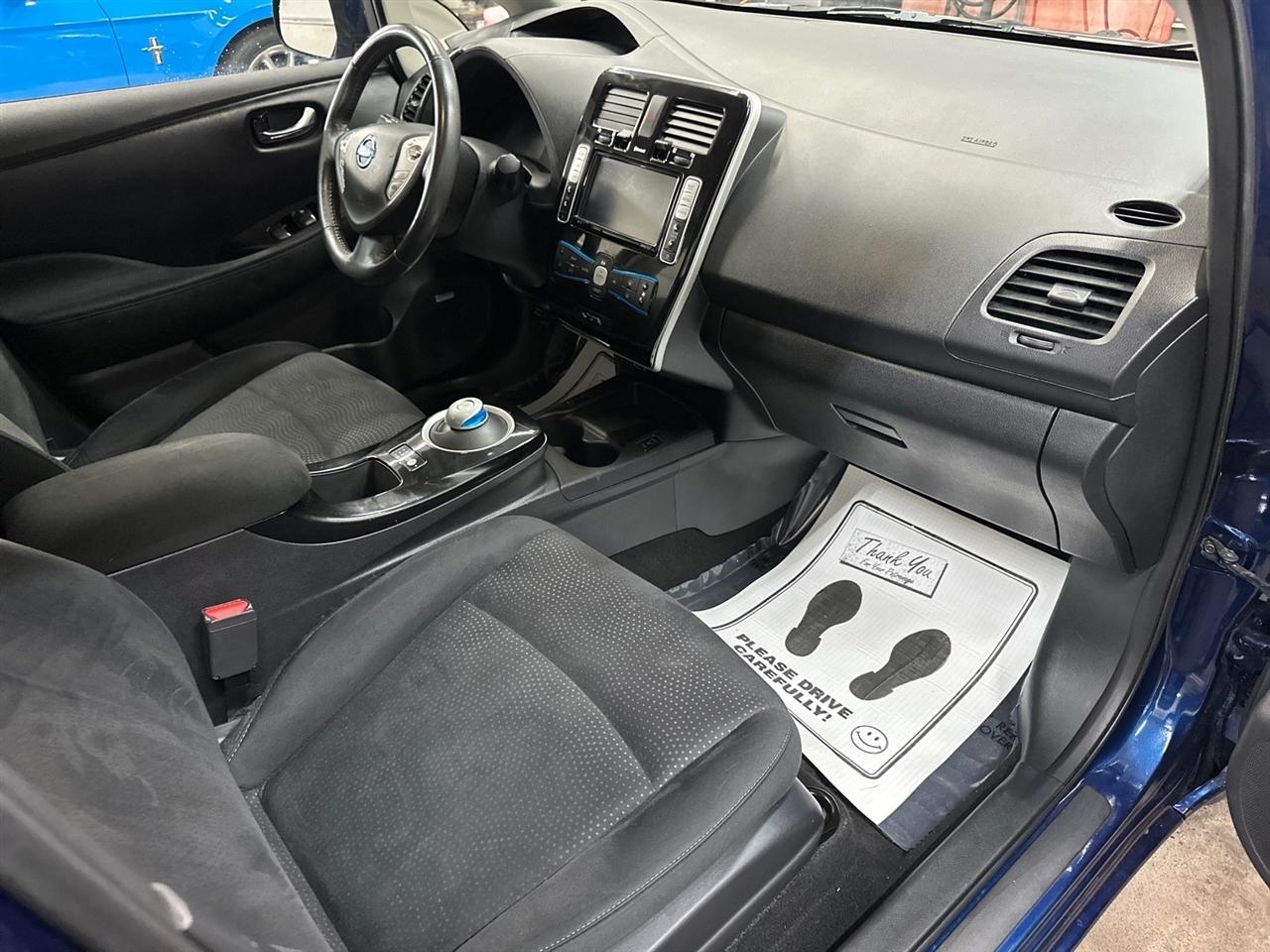 Nissan Leaf SV Hatchback 2017